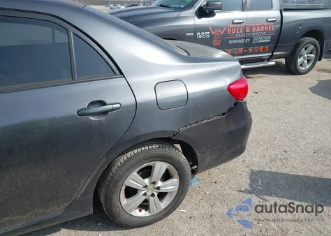 2011 Toyota Corolla Le z USA, uszkodzony, nr VIN JTDBU4EE8B9155757